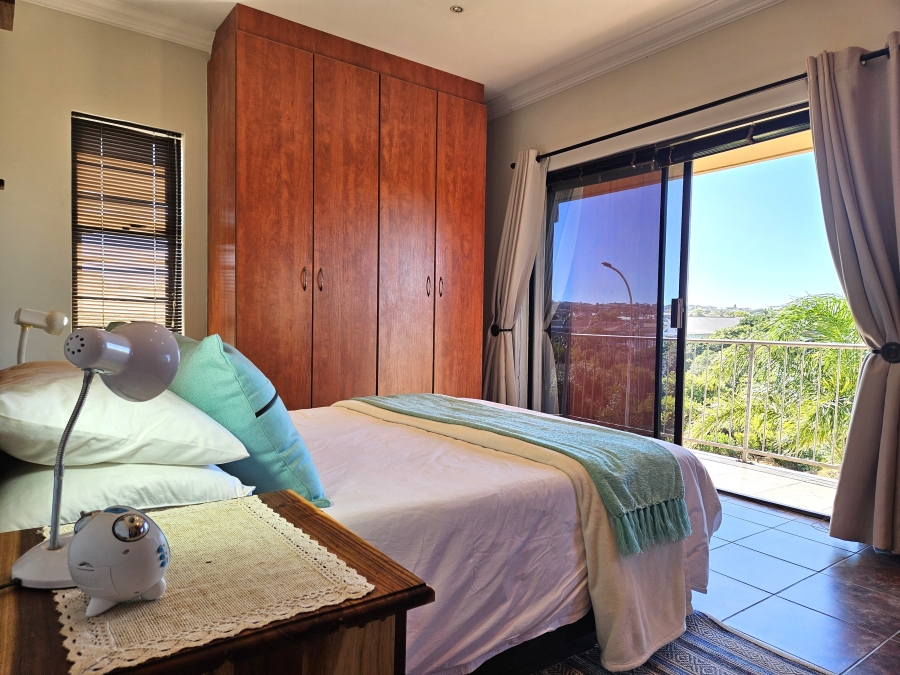 4 Bedroom Property for Sale in Wavecrest Eastern Cape